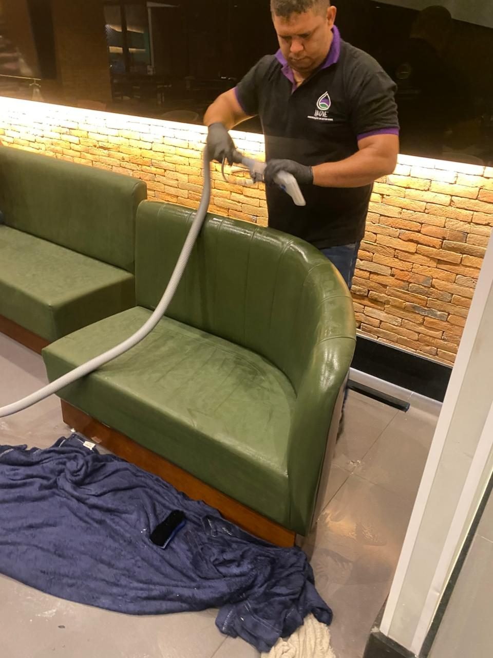Sofá verde limpo